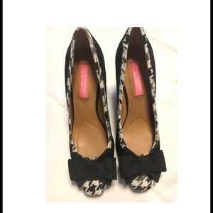 Never worn 7.5 Isaac Mizrahi suede block heel pump loafers.